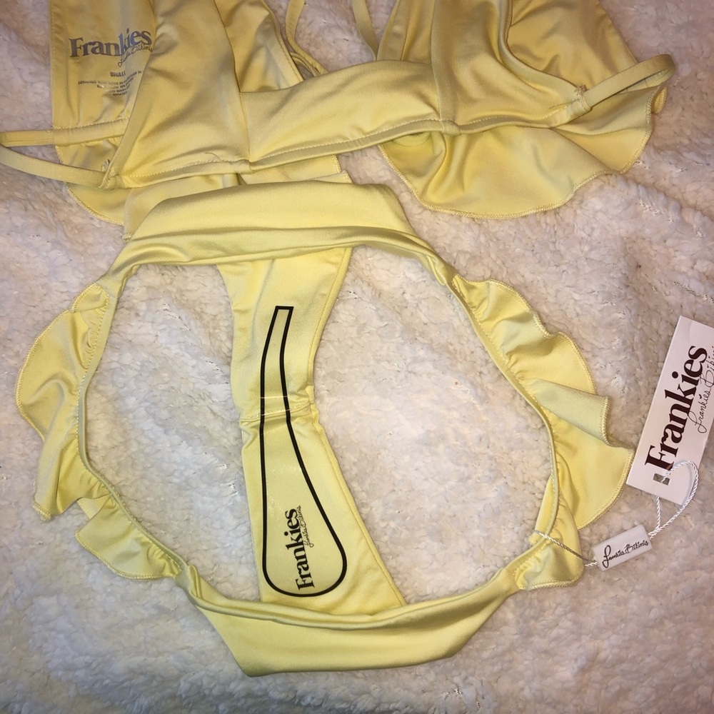 Frankie’s Bikinis Set - Picture 7 of 8